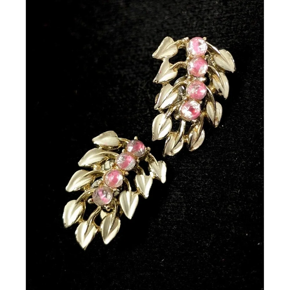 Coro vintage clip
